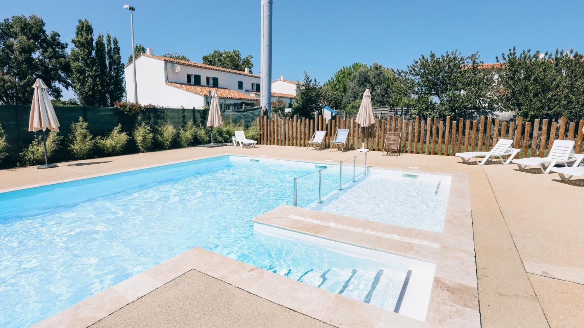 Camping La Pree Les Portes-en-Re Екстериор снимка