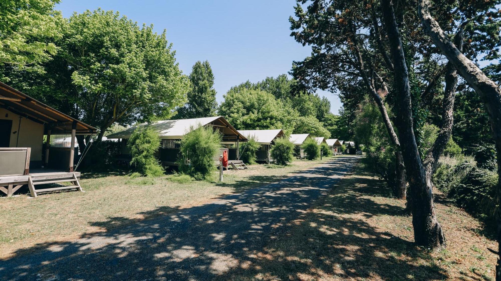 Camping La Pree Les Portes-en-Re Екстериор снимка