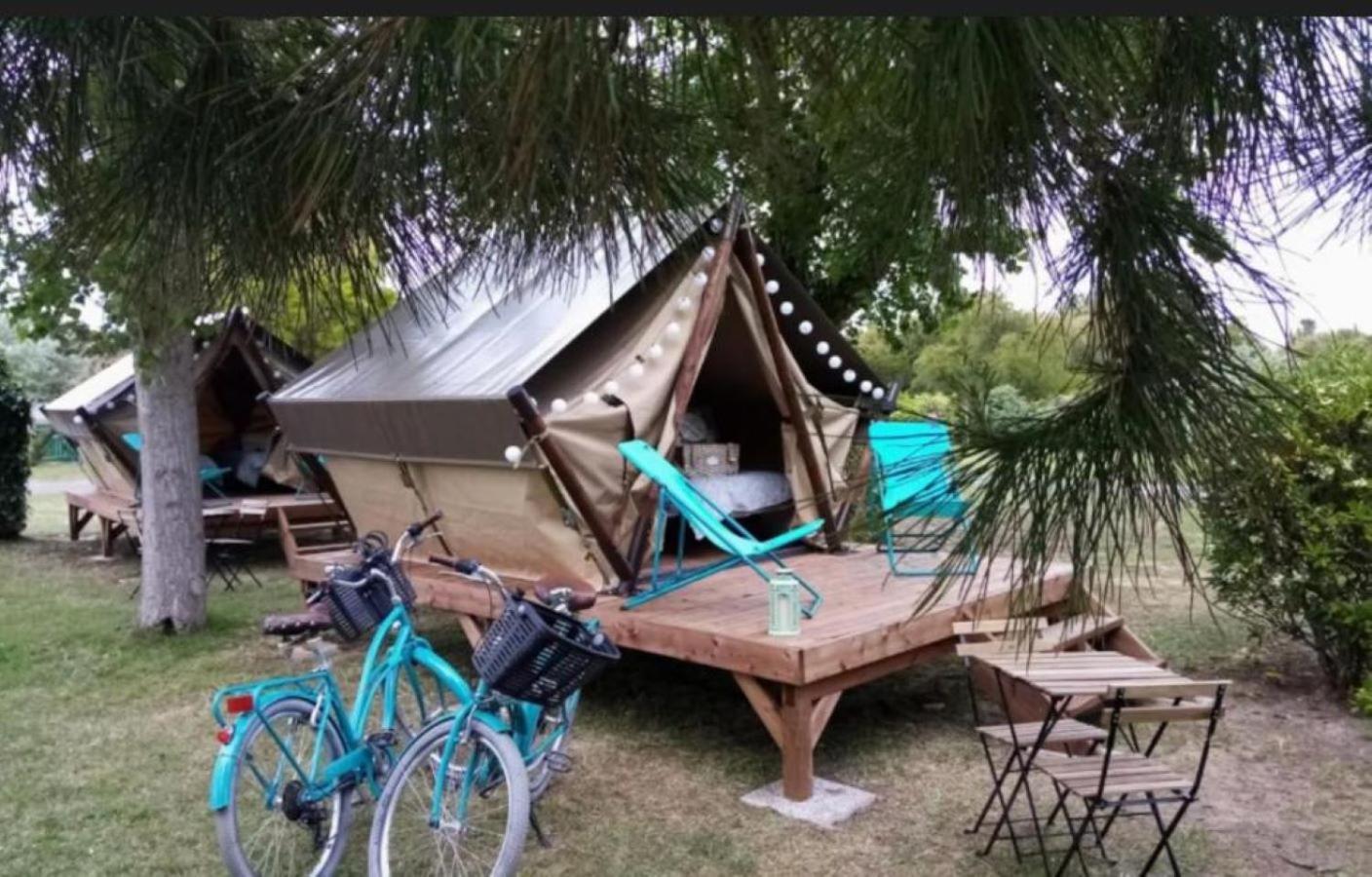 Camping La Pree Les Portes-en-Re Екстериор снимка